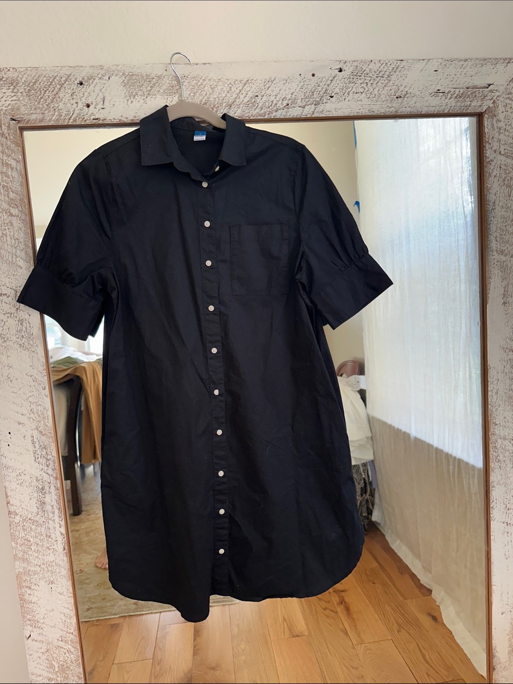 Old navy  women’s Black Short-Sleeve Button-Up Shirt - Classic Style